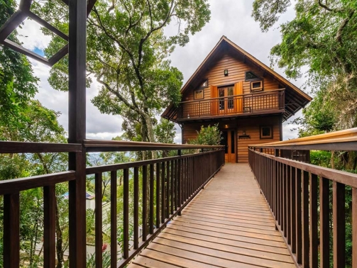 Para quem deseja tranquilidade, romantismo e contato com a natureza, esse chalé da Pousada Pedras e Sonhos é ideal. Crédito: divulgação